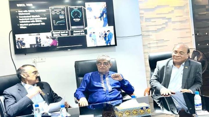 টেলিযোগাযোগ মন্ত্রীকে উপগ্রহের ইন্টারনেট সম্পর্কে স্টারলিংকের ডিজিটাল উপস্থাপনা